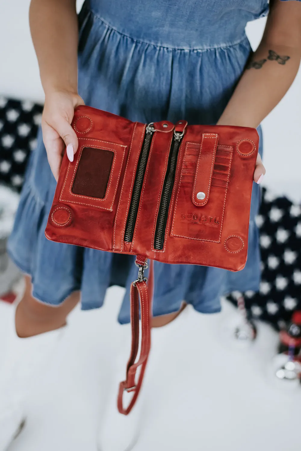 BedStu Cadence Crossbody, Red Rustic